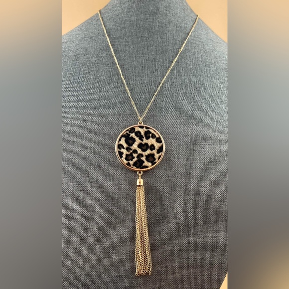 Leopard Long Statement Dressy Necklace tassel Metal Pendant New - Picture 1 of 2